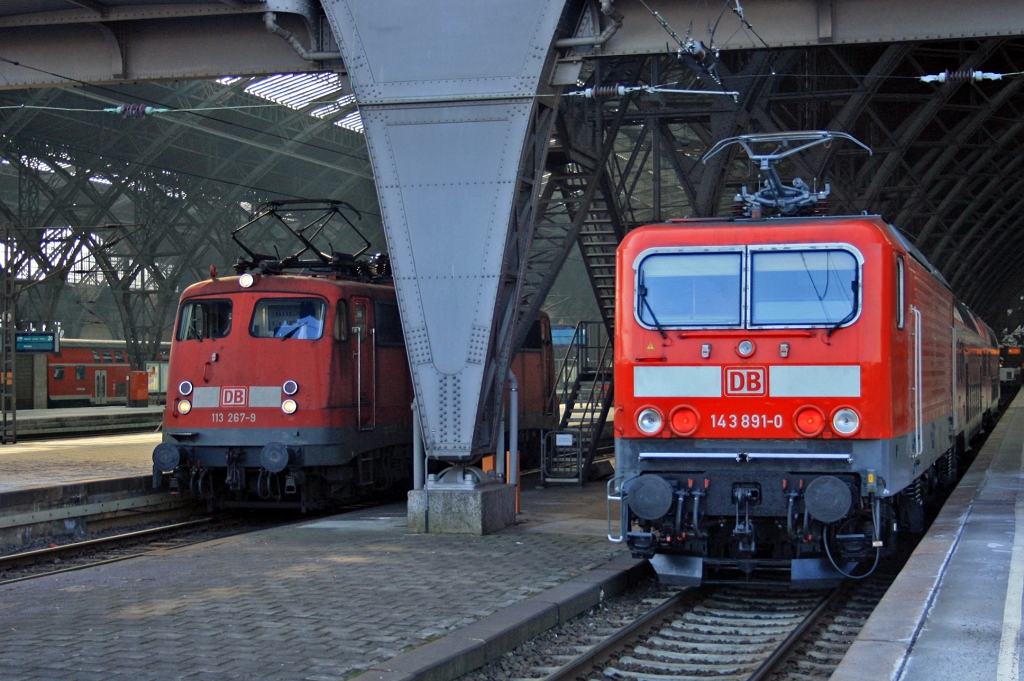 143 891 neben einer 113 am 11.05.12 im Bf von Leipzig 