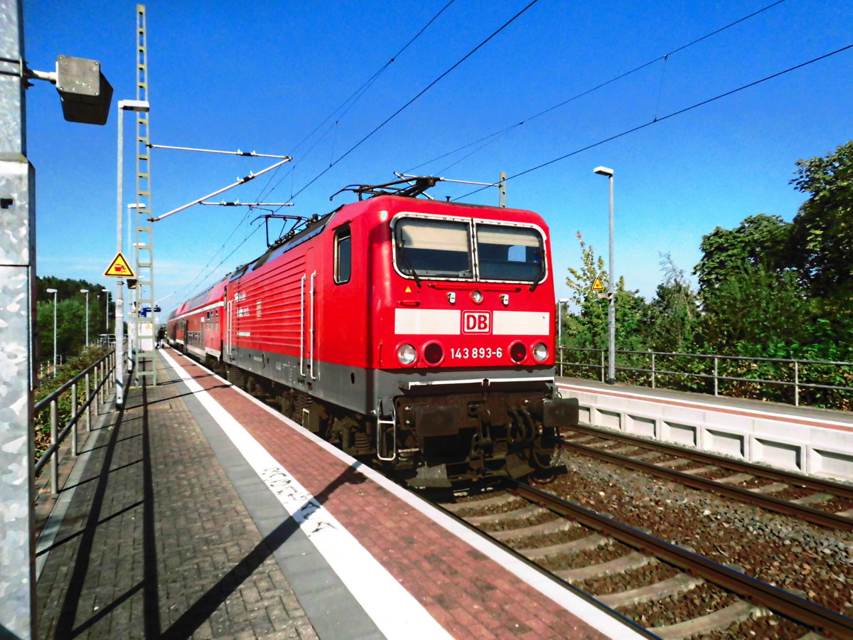 143 893 als S9 mit ziel Eilenburg im Bahnhof Delitzsch ob Bf am 19.7.18