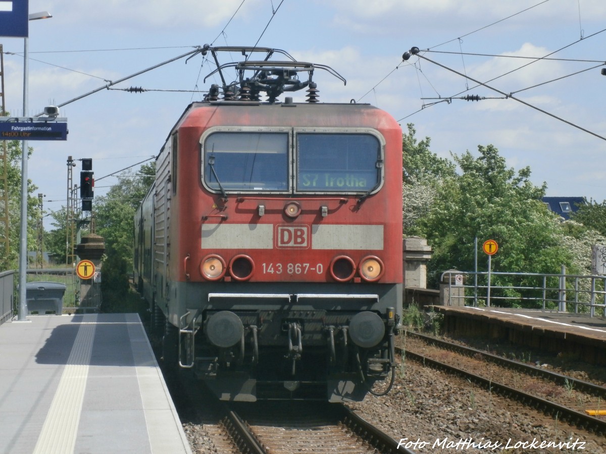 143 897 als S7 mit ziel Nietleben beim einfahren in den Bahnhof Halle-Rosengarten am 13.5.15