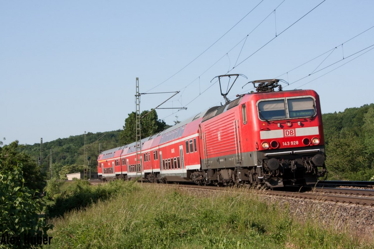 143 928 mit einem Leerzug nach Großheringen in Bad Kösen