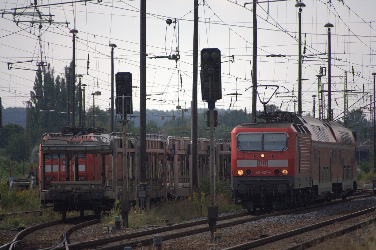 143  931 - 4 bei der Ausfahrt aus Coswig  mit einer RB nach DD Hbf.
15:25 Uhr  am 24.08.2013 