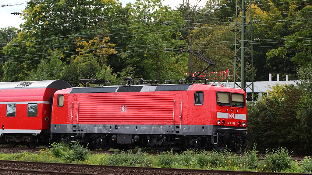 143 932-7 schiebt hier ihre RB gemütlich durch Koblenz-Lützel Richtung Koblenz Hbf. 29.09.2012