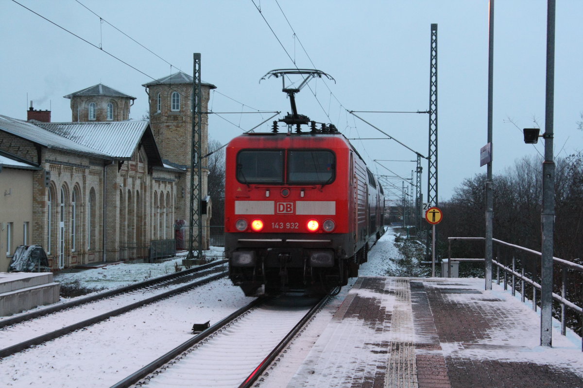 143 932 verlsst den Bahnhof Delitzsch ob Bf in Richtung Eilenburg am 14.1.21