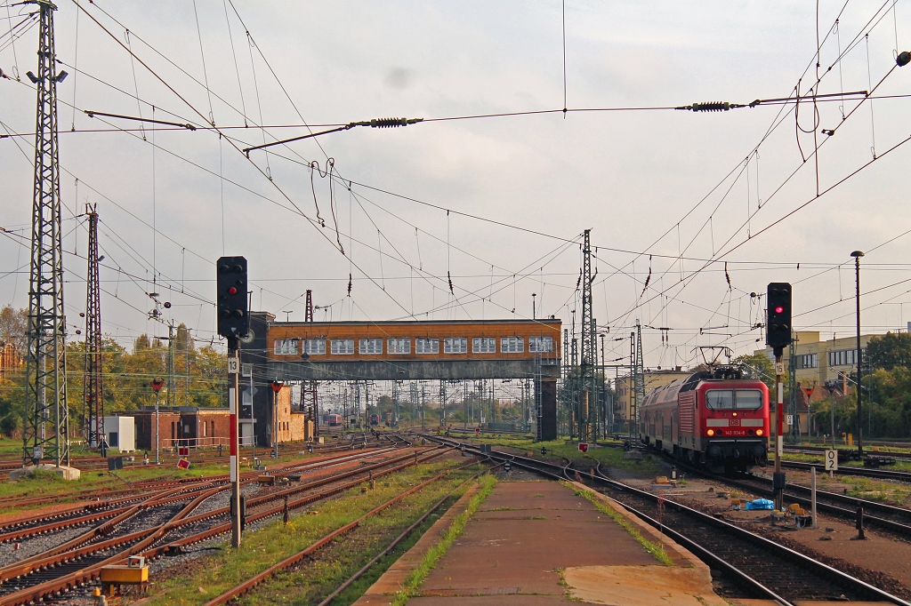 143 934 kommt aus Sangerhausen am 25.07.14 in den Halleschen Hbf hereingerollt.
