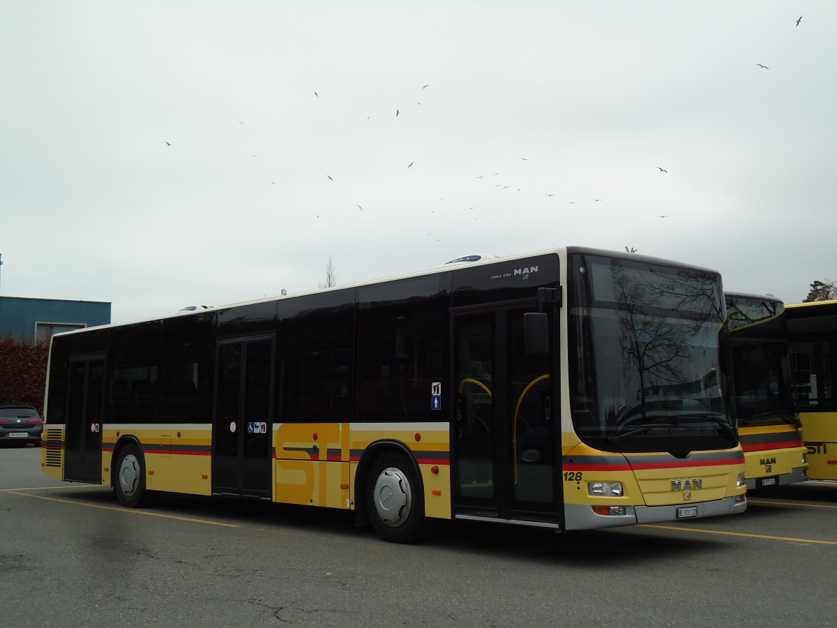 (143'001) - STI Thun - Nr. 128/BE 800'128 - MAN am 7. Januar 2013 bei der Schifflndte Thun