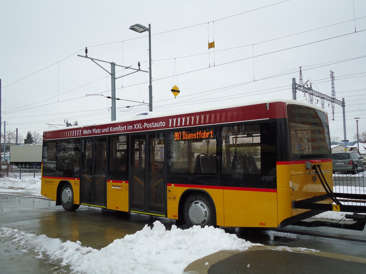 (143'104) - Klopfstein, Laupen - BE 193'594 - Lanz+Marti/Hess Personenanhnger am 21. Januar 2013 beim Bahnhof Ddingen