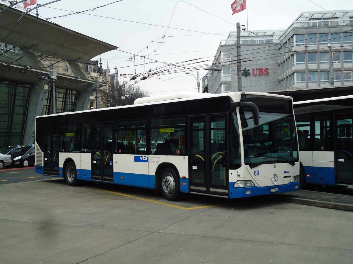 (143'310) - VBL Luzern - Nr. 69/LU 15'095 - Mercedes am 20. Februar 2013 beim Bahnhof Luzern