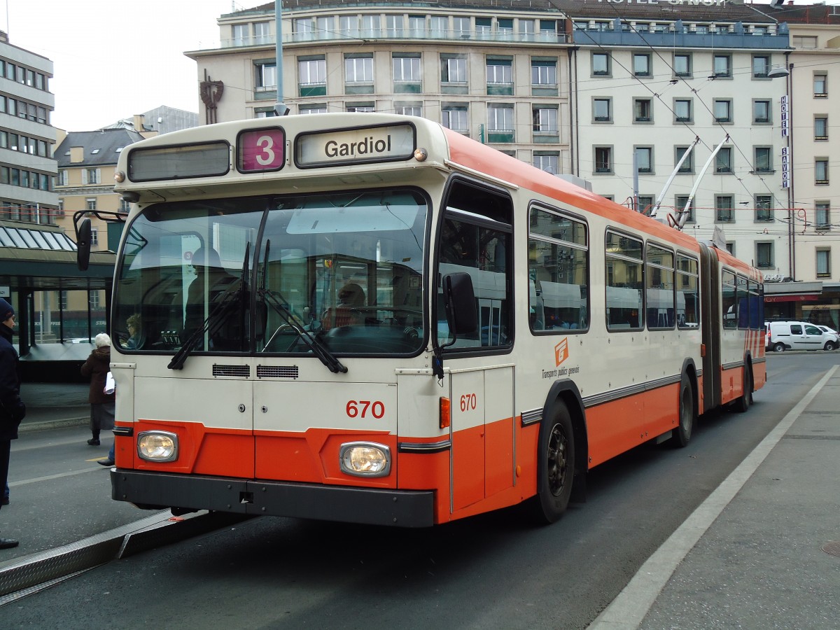 (143'346) - TPG Genve - Nr. 670 - Saurer/Hess Gelenktrolleybus am 22. Februar 2013 beim Bahnhof Genve