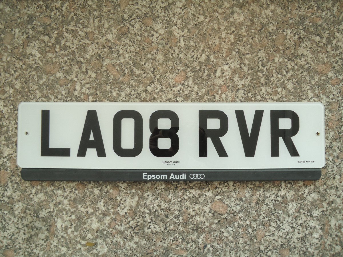 (143'490) - Autonummer aus England - LA08 RVR - am 15. M�rz 2013 im BrockiShop