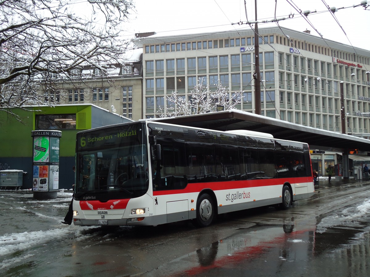 (143'659) - St. Gallerbus, St. Gallen - Nr. 258/SG 198'258 - MAN am 20. April 2013 beim Bahnhof St. Gallen