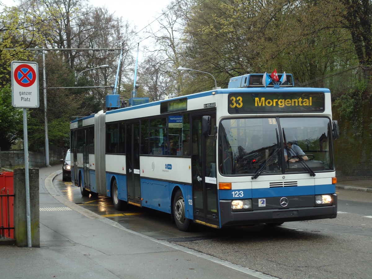 (143'730) - VBZ Zrich - Nr. 123 - Mercedes Gelenktrolleybus am 21. April 2013 in Zrich, Botanischer Garten