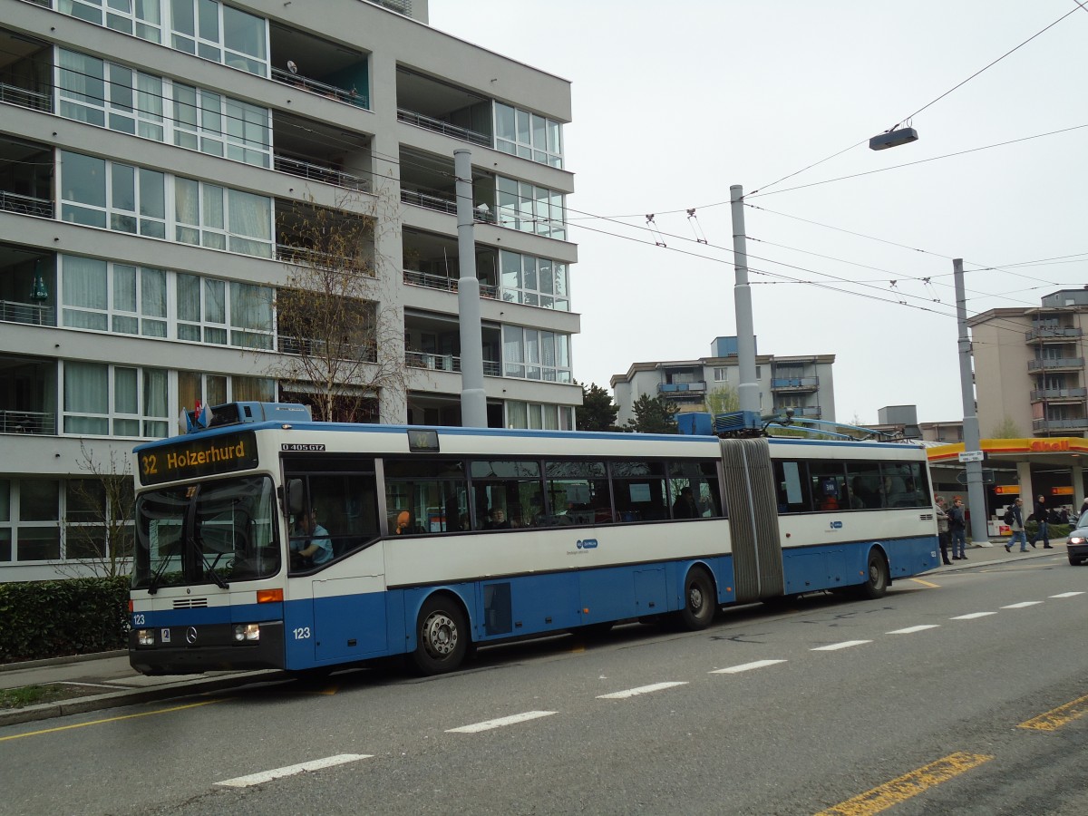 (143'782) - VBZ Zrich - Nr. 123 - Mercedes Gelenktrolleybus am 21. April 2013 in Zrich, Hungerbergstrasse