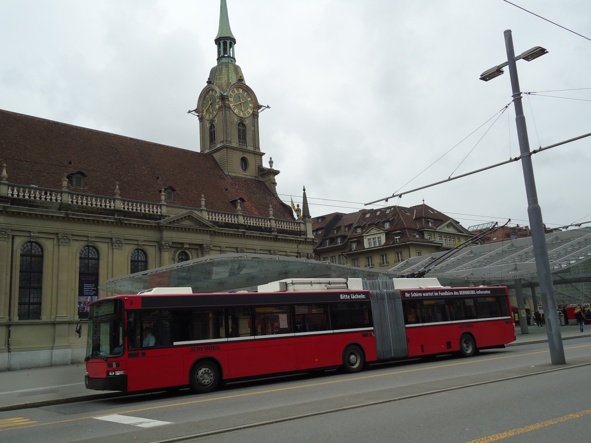 (143'818) - Bernmobil, Bern - Nr. 8 - NAW/Hess Gelenktrolleybus am 21. April 2013 beim Bahnhof Bern