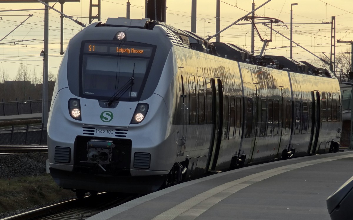 1442-103 nach Leipzig-Messe legt in der Station Leipzig-Nord einen Halt ein.
Aufgenommen im Dezember 2013.