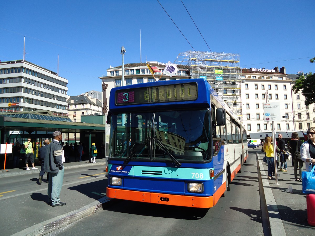 (144'738) - TPG Genve - Nr. 708 - NAW/Hess Gelenktrolleybus am 27. Mai 2013 beim Bahnhof Genve