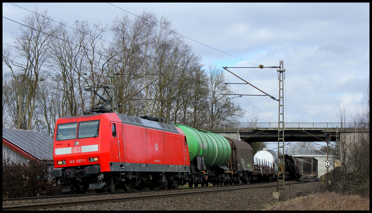 145 007 mit Güterzug am 26.02.15 bei Kerzell