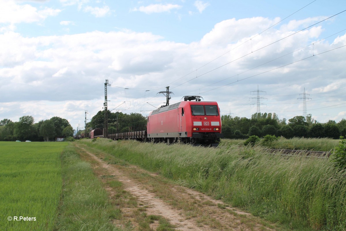 145 024-6 mit einem gemischten Gterzug bei der Stromkreistrennstelle Bischofsheim. 19.05.15