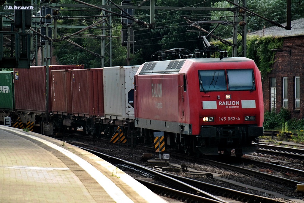 145 063-4 zog einen kastenzug durch hh-harburg,datum 29.07.14