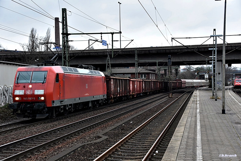 145 067-5 fuhr mit einen mischer durch hh-harburg,29.01.16