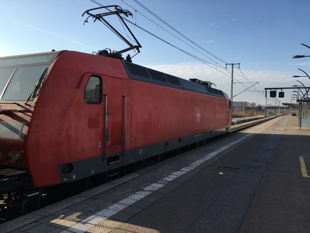 146 003 am 28.01.17 in Heidelberg hbf mit einer RB nach Frankfurt Hbf.