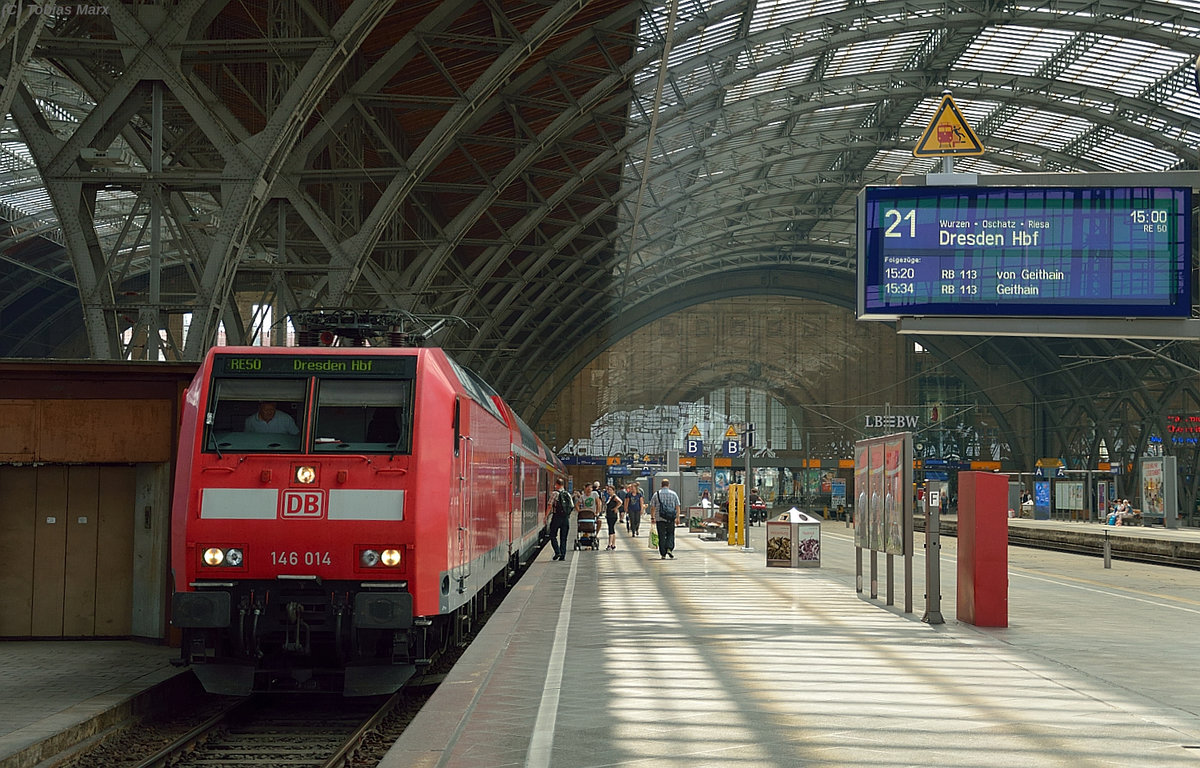 146 014 mit dem Re50 nach Dresden am 26.07.2016 in Leipzig