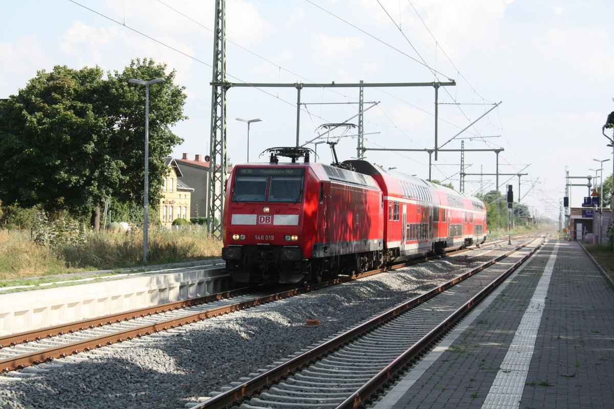 146 019 mit dem RE30 mit ziel Magdeburg Hbf im Bahnhof Stumsdorf am 11.8.20