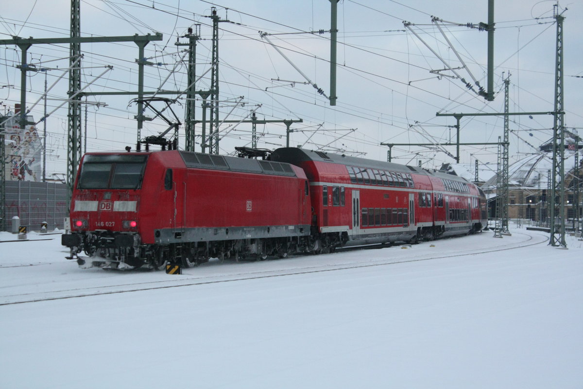 146 027 von Magdeburg Hbf kommend bei der Einfahrt in den Endbahnhof Halle/Saale Hbf am 10.2.21