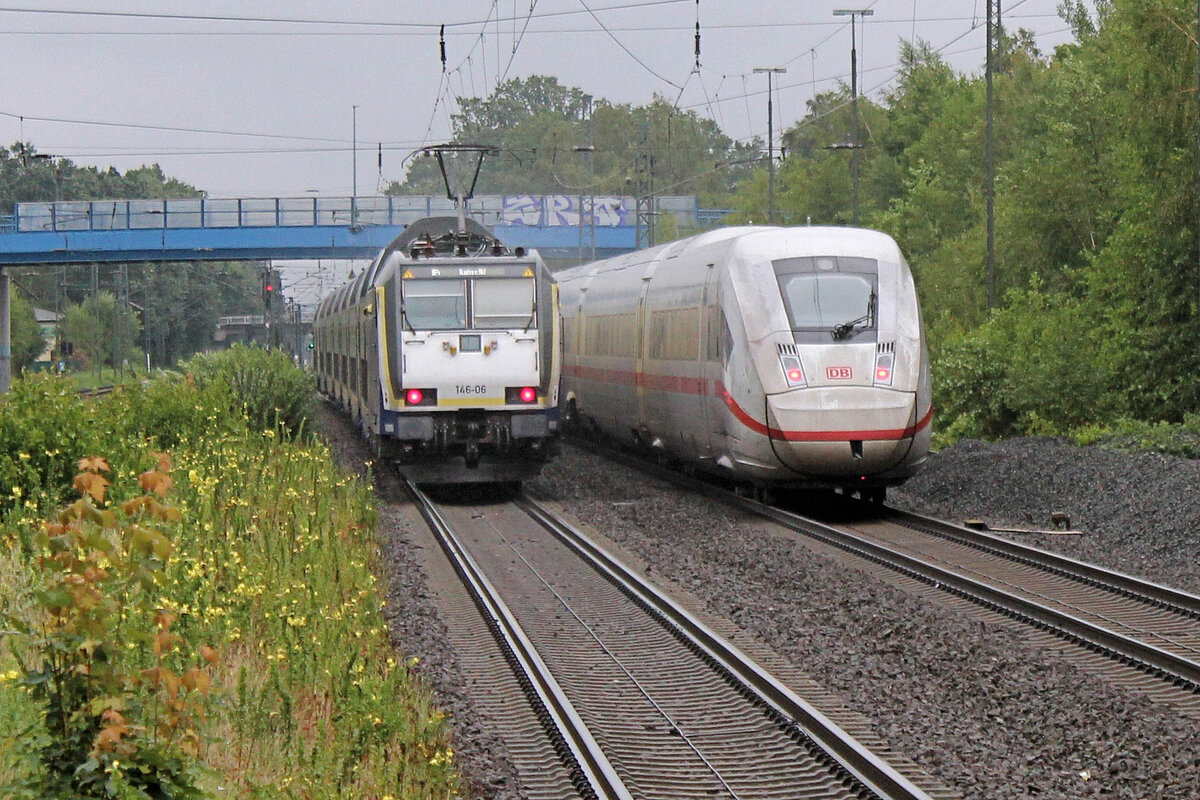 146-06 wird während der Ausfahrt aus den Tostedter Bahnhof von einen ICE überholt. Datum: 31.07.2023