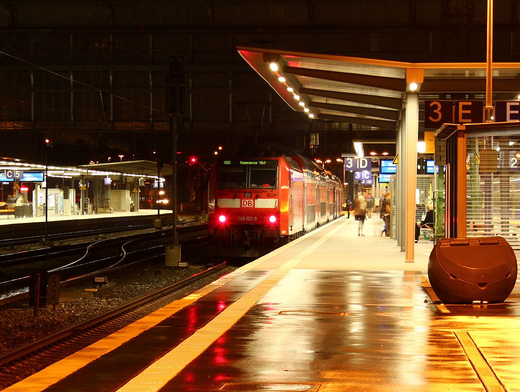 146 102-9 mit dem RE nach Hannover Hbf im Bremer Hbf, 28.09.12