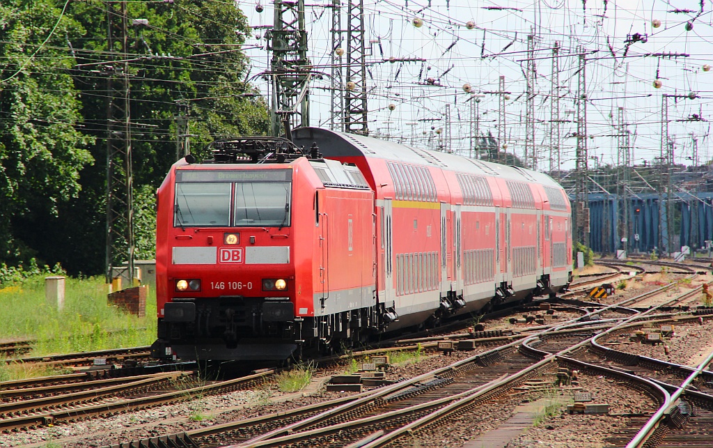 146 106-0 mit einer RB nach Bremerhaven bei der Einfahrt in den Bremer Hbf. 30.06.12