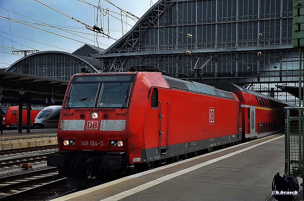 146 124-3 vor der abfahrt mit den RE nach norddeich,aufgenommen im bhf bremen,am 01.10.14