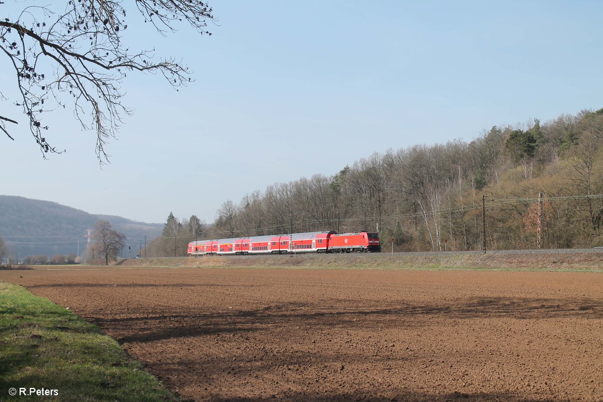 146 240-7 zieht bei Gambach den RE 55 4611 Frankfurt/Main - Bamberg. 16.03.17