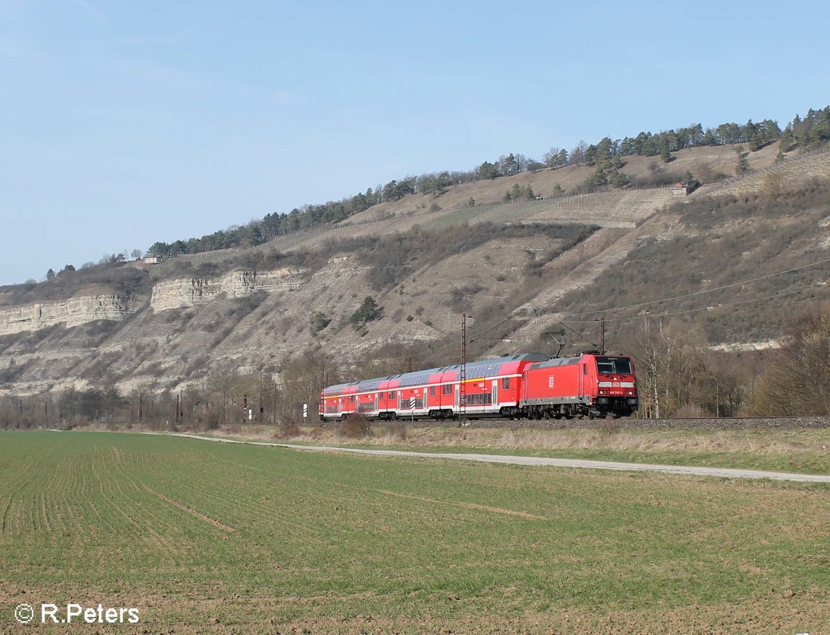 146 242-3 zieht bei Thüngersheim den RE55 4613 Frankfurt/Main - Bamberg .16.03.17