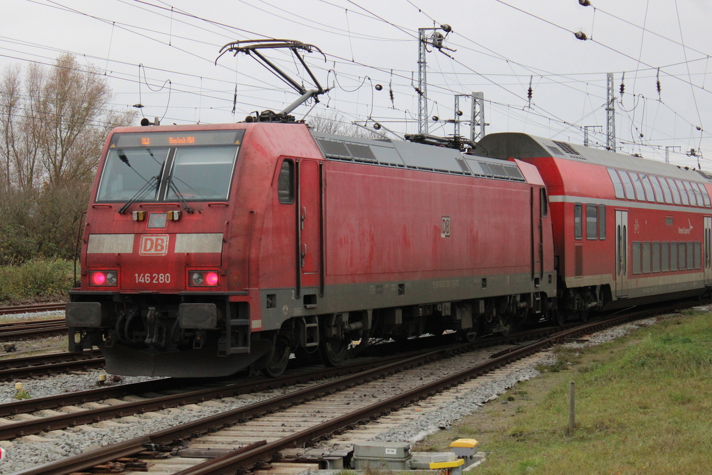 146 280 mit RE 4309(Hamburg-Rostock)bei der Einfahrt im Rostocker Hbf.08.11.2024