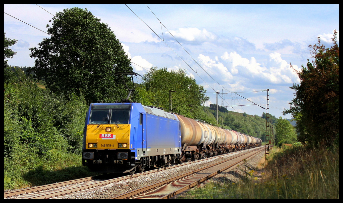 146 519 RBB als X nach Leipzig laut Zugzielanzeige mit Kesselwagenzug am 18.07.15 in Obersinn