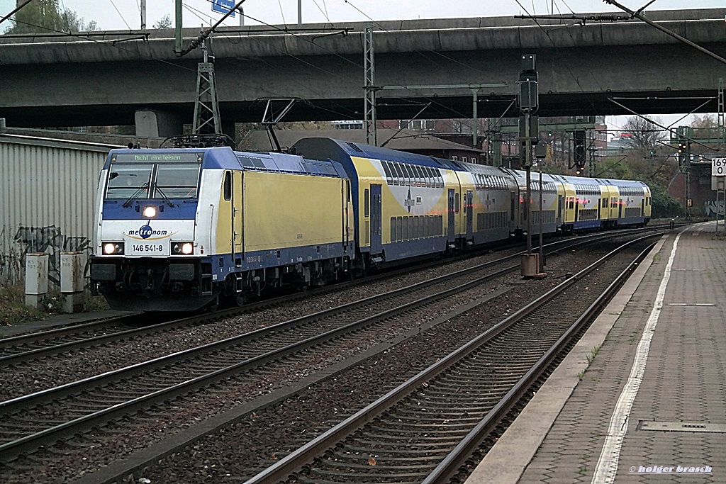 146 541-8 fuhr lz mit einen metronom am 22.11.13 zum rbf harburg 