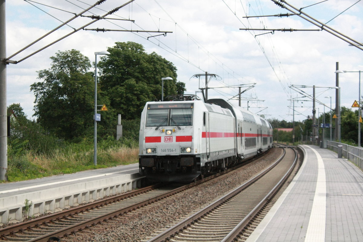 146 554 mit ihrer IC2 Garnitur bei der durchfahrt in Zberitz am 22.7.20