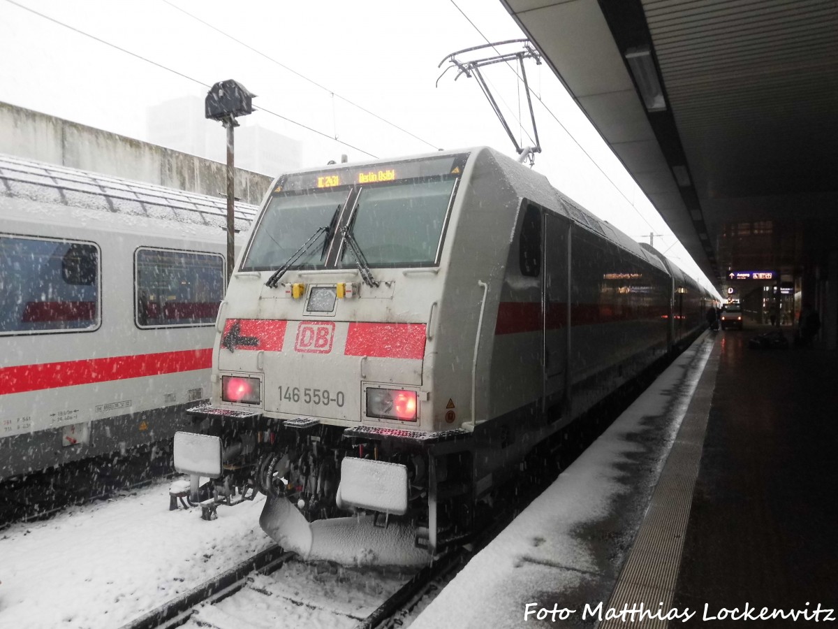 146 559 mit dem IC2431 mit ziel Berlin Ostbahnhof im Bahnhof Hannover Hbf am 16.1.16