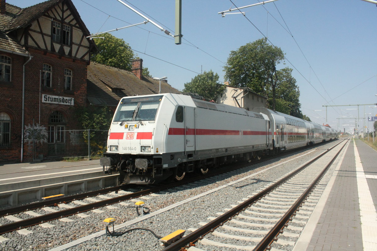 146 564 mit ihrer IC2 Garnitur bei der durchfahrt in Stumsdorf am 11.8.20
