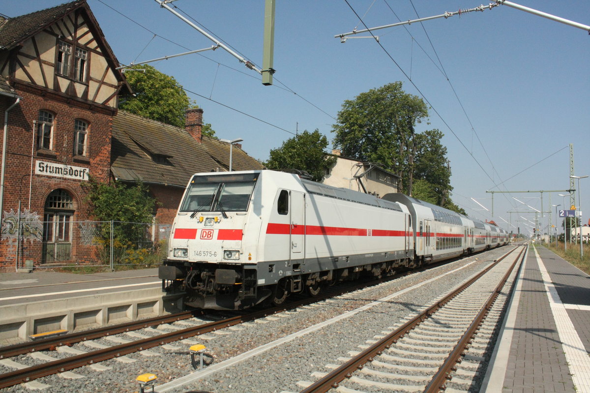 146 575 mit ihrer IC2 Garnitur bei der durchfahrt in Stumsdorf am 11.8.20
