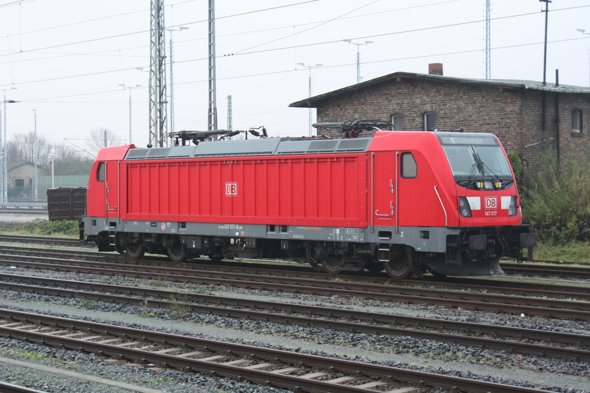 147 017 abgestellt im Bahnhof Stralsund Hbf am 21.12.20