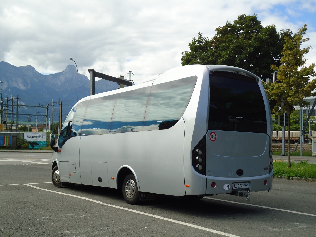 (147'098) - Bushandel, Dagmersellen - LU 202'392 - Irisbus/UNVI am 13. September 2013 in Thun, Seestrasse