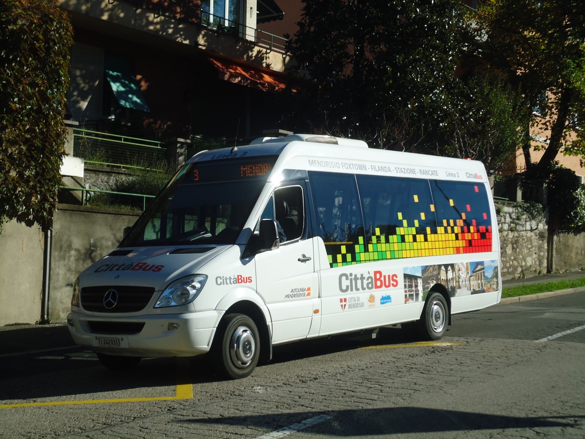 (147'852) - AMSA Chiasso - Nr. 34/TI 242'034 - Mercedes am 6. November 2013 beim Bahnhof Mendrisio