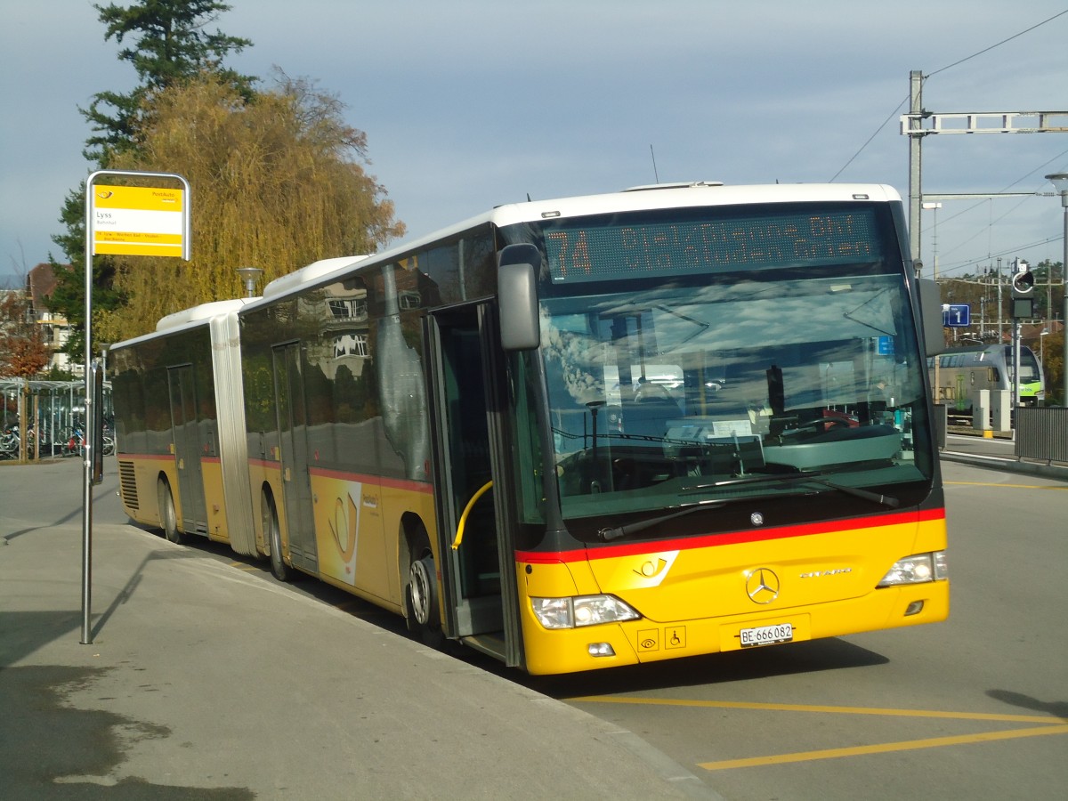 (147'910) - AVA Aarberg - Nr. 9/BE 666'082 - Mercedes am 8. November 2013 beim Bahnhof Lyss