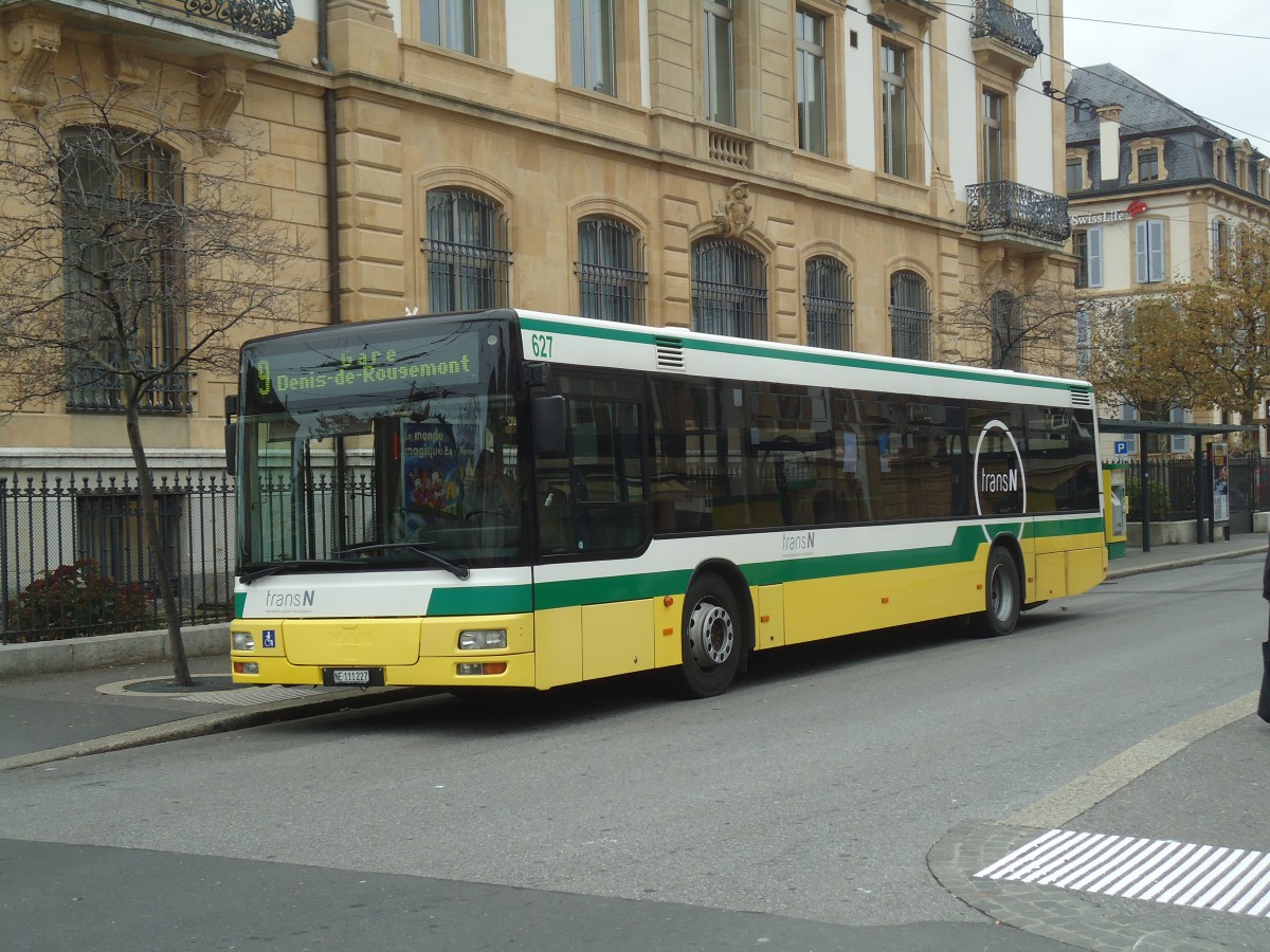 (147'970) - transN, La Chaux-de-Fonds - Nr. 627/NE 111'227 - MAN (ex TN Neuchtel Nr. 227) am 8. November 2013 in Neuchtel, Place Pury