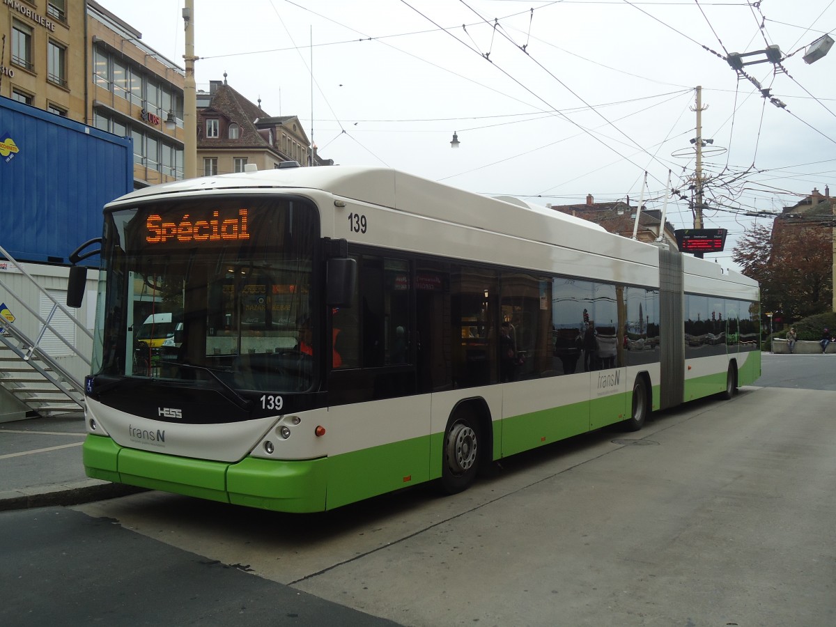 (147'998) - transN, La Chaux-de-Fonds - Nr. 139 - Hess/Hess Gelenktrolleybus (ex TN Neuchtel Nr. 139) am 8. November 2013 in Neuchtel, Place Pury