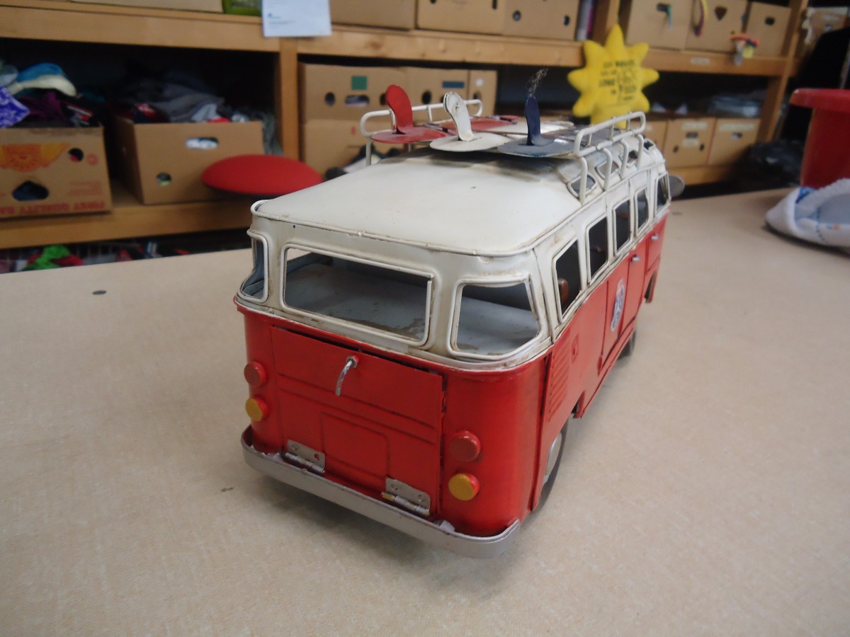 (148'064) - VW-Bus im BrockiShop am 14. November 2013