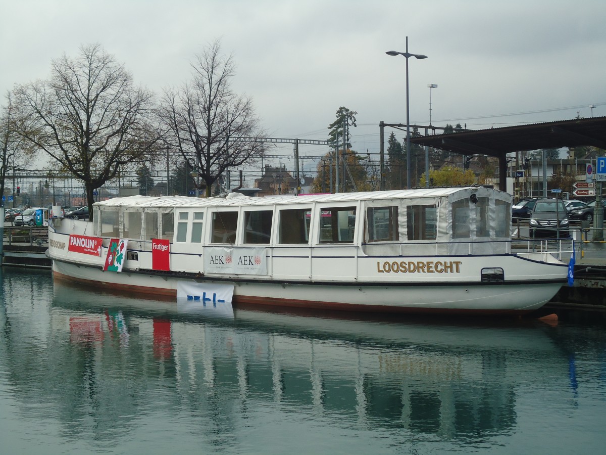 (148'083) - Das Motorschiff Oberhofen ist wieder im Wasser am 15. November 2013 bei der Schiffl�ndte Thun