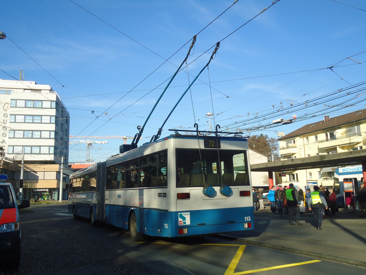 (148'283) - VBZ Zrich - Nr. 113 - Mercedes Gelenktrolleybus am 9. Dezember 2013 in Zrich, Bucheggplatz