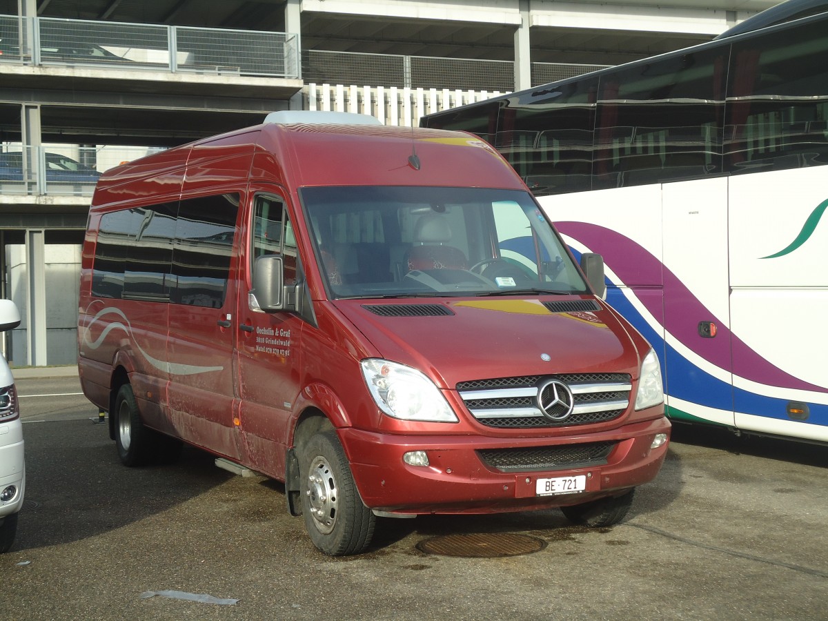 (148'407) - Oechslin&Graf, Grindelwald - BE 721 - Mercedes am 22. Dezember 2013 in Zrich, Flughafen